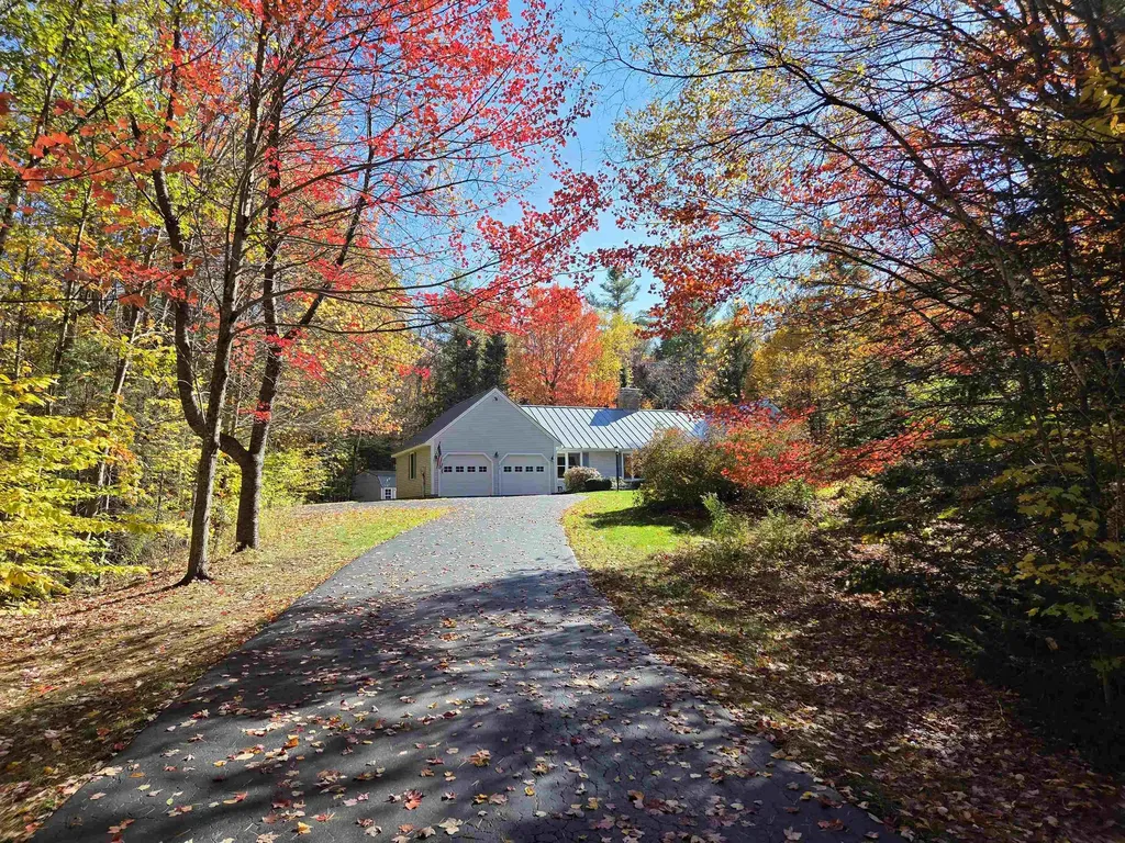 27 Pipers Glen New London NH 03257