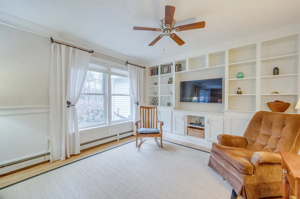 27 Pipers Glen New London NH 03257