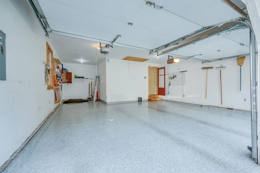 27 Pipers Glen New London NH 03257