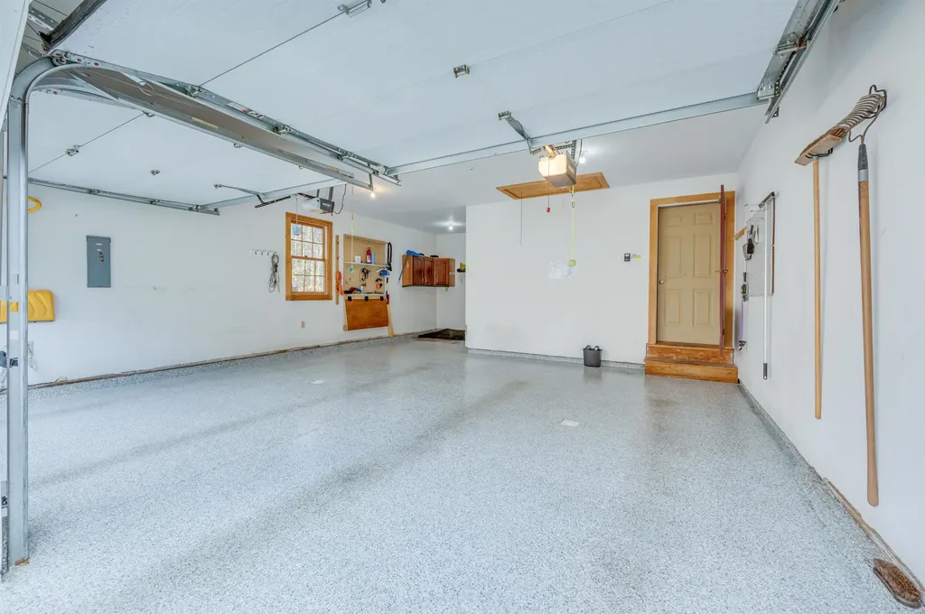 27 Pipers Glen New London NH 03257