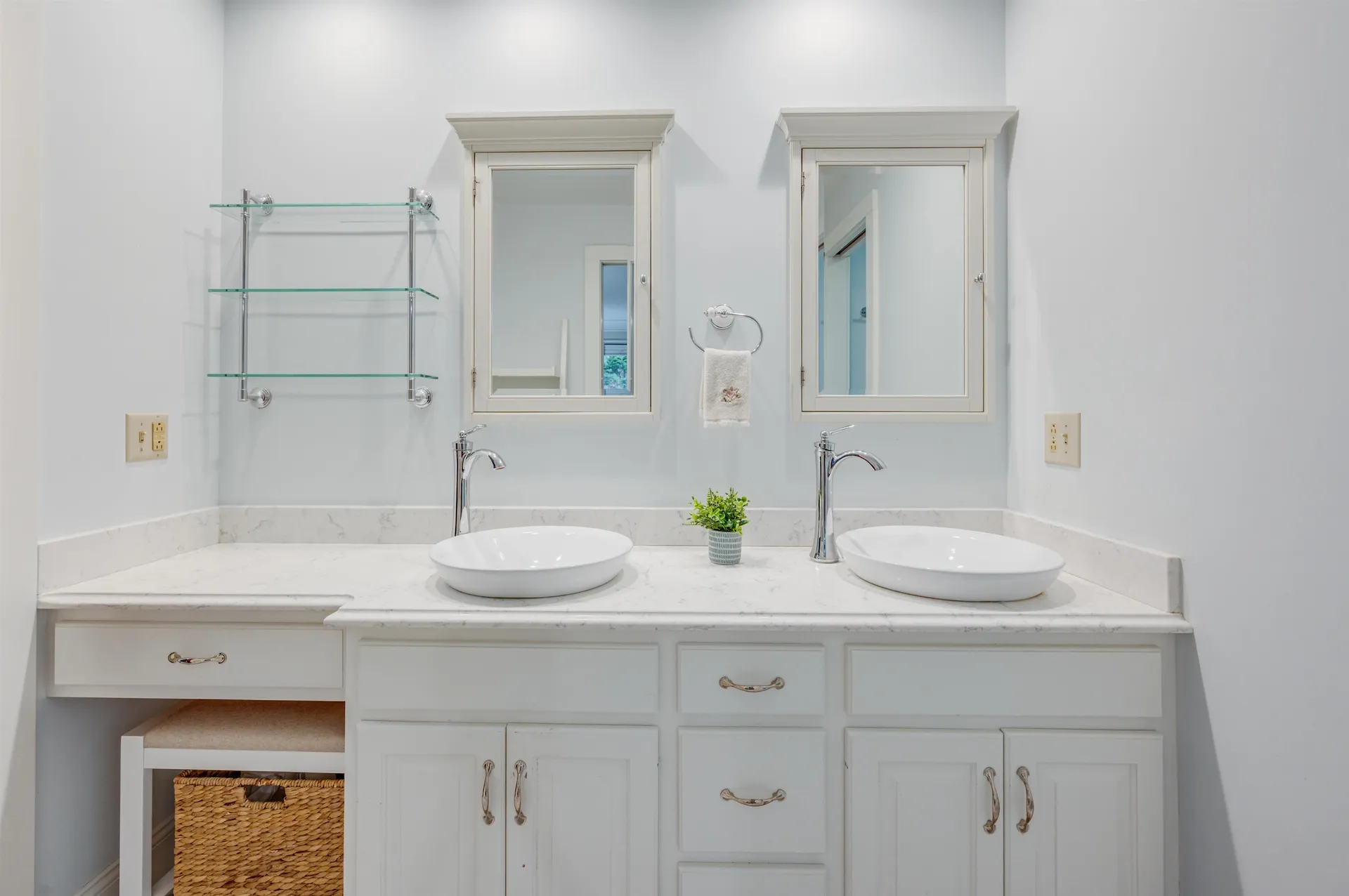 27 Pipers Glen New London NH 03257