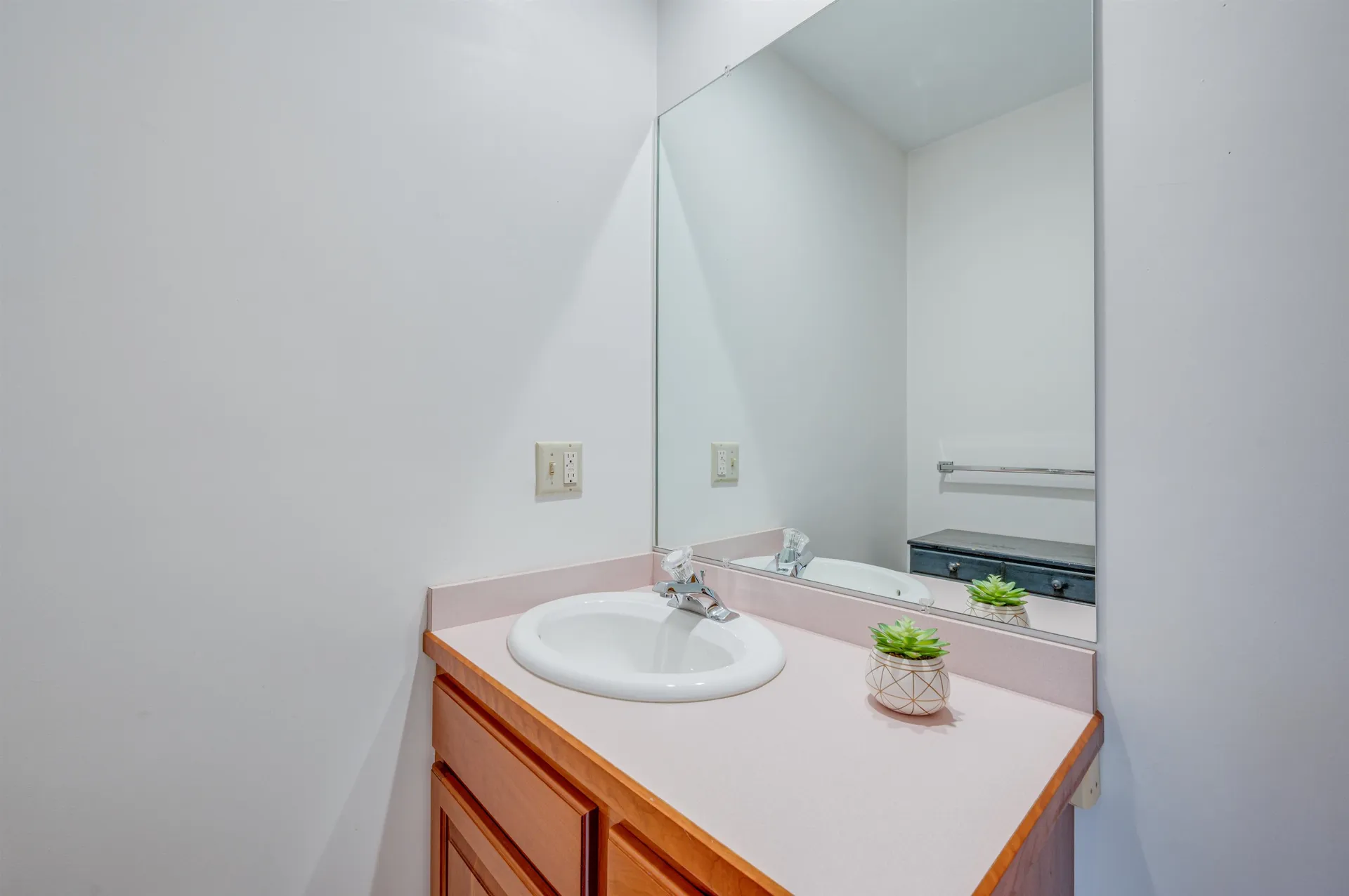 27 Pipers Glen New London NH 03257