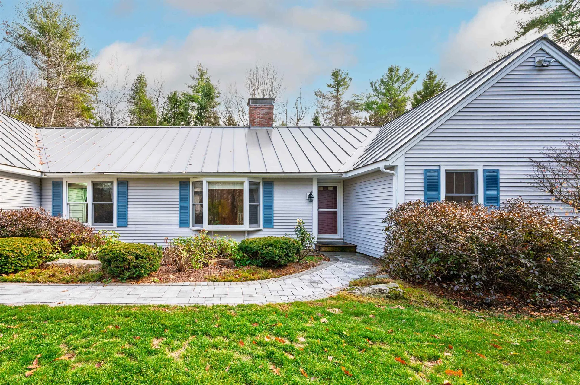 27 Pipers Glen New London NH 03257