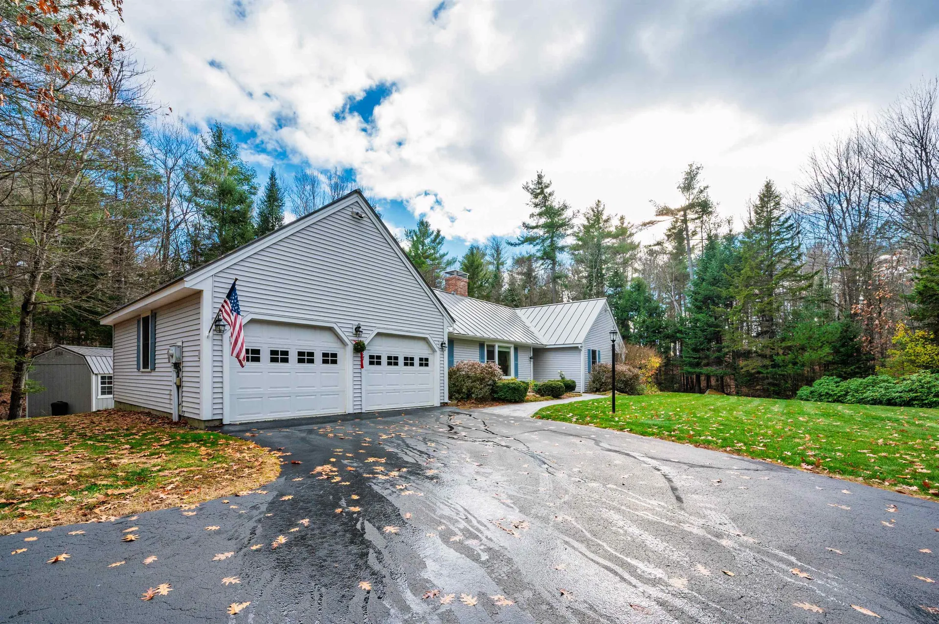 27 Pipers Glen New London NH 03257