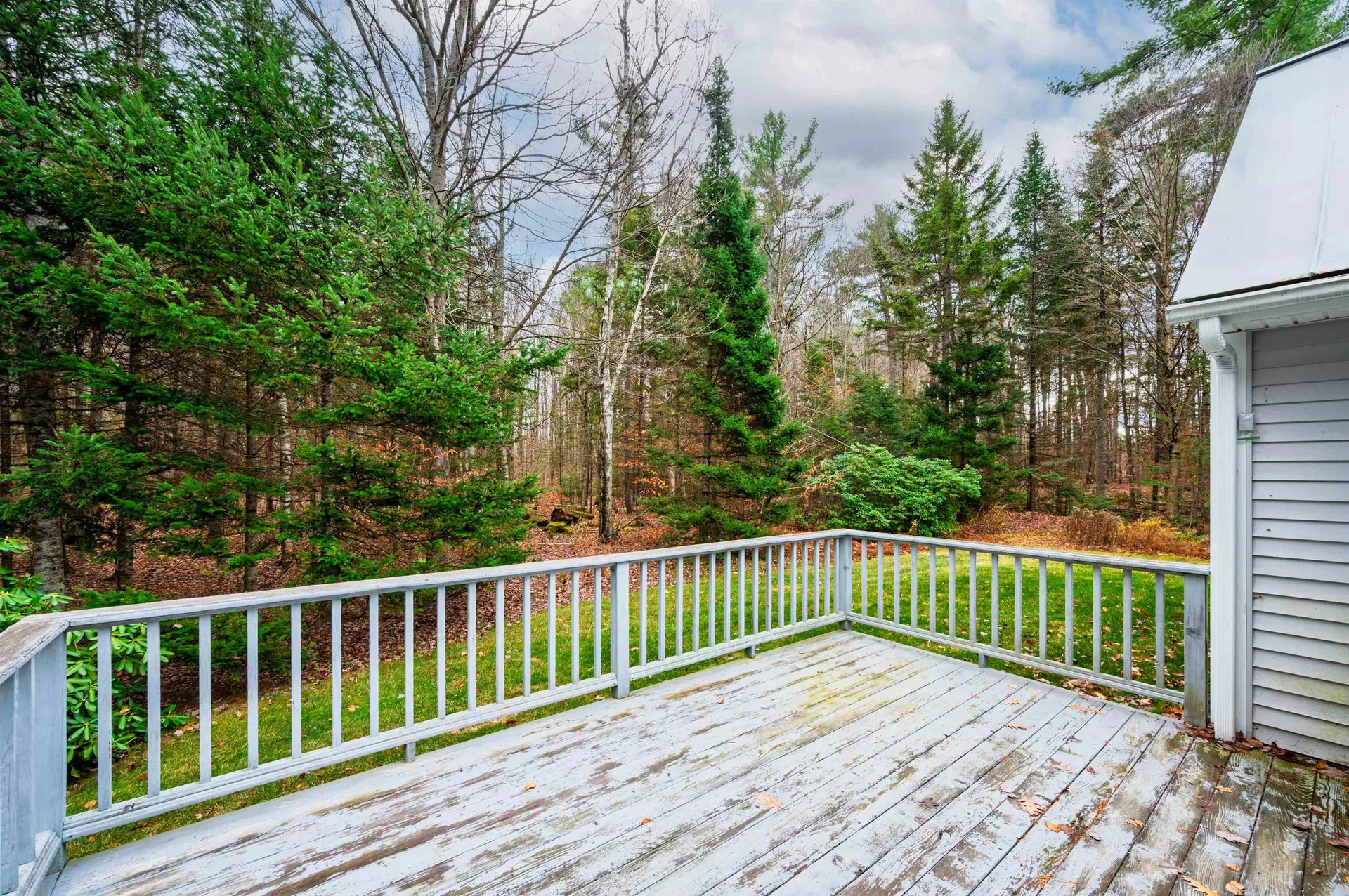 27 Pipers Glen New London NH 03257