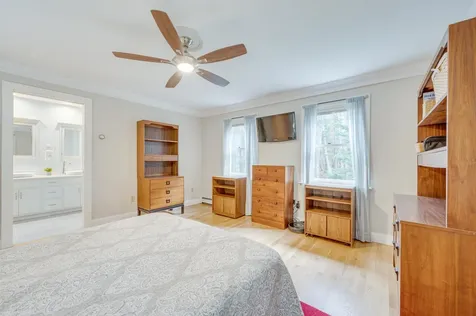 27 Pipers Glen New London NH 03257