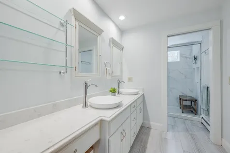 27 Pipers Glen New London NH 03257