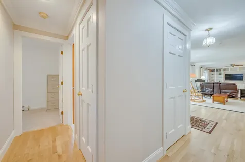 27 Pipers Glen New London NH 03257