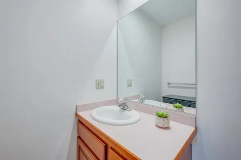 27 Pipers Glen New London NH 03257