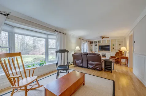 27 Pipers Glen New London NH 03257