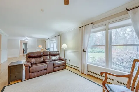 27 Pipers Glen New London NH 03257