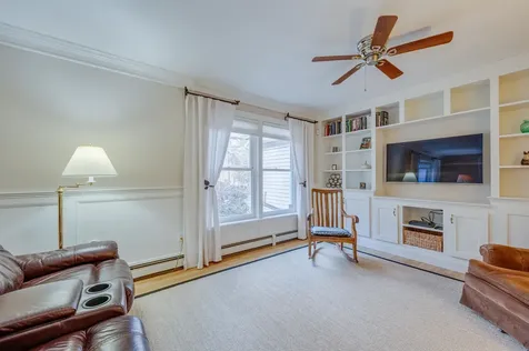 27 Pipers Glen New London NH 03257