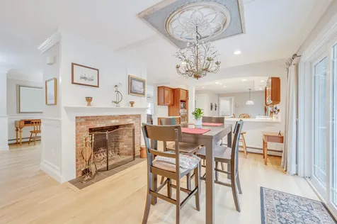 27 Pipers Glen New London NH 03257