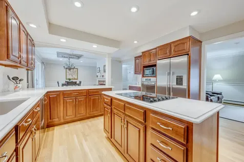 27 Pipers Glen New London NH 03257