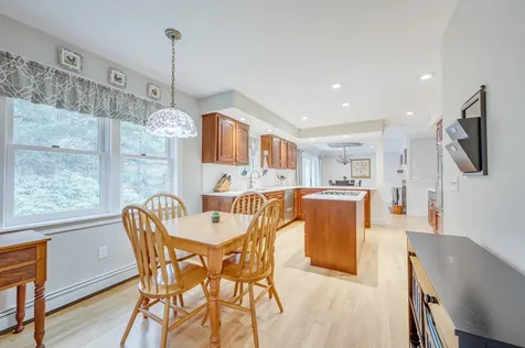 27 Pipers Glen New London NH 03257