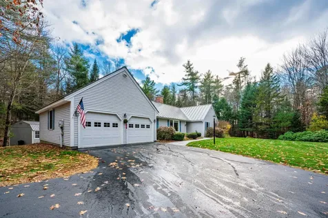 27 Pipers Glen New London NH 03257