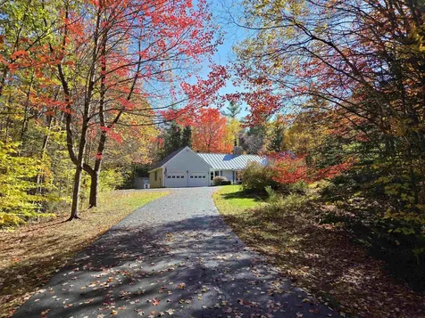 27 Pipers Glen New London NH 03257