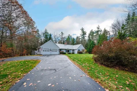 27 Pipers Glen New London NH 03257