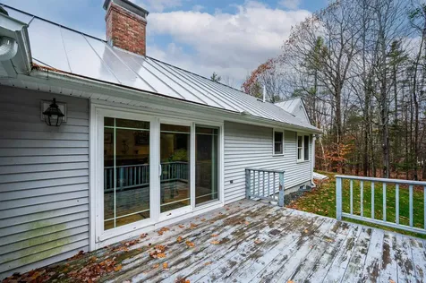 27 Pipers Glen New London NH 03257