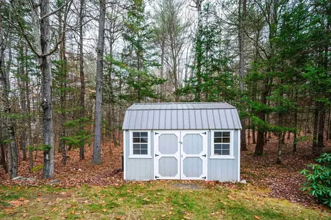 27 Pipers Glen New London NH 03257