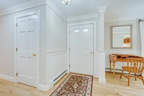 27 Pipers Glen New London NH 03257