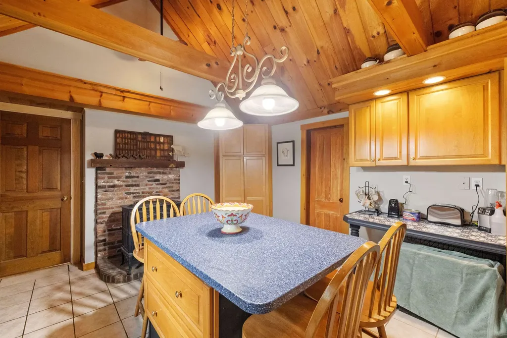 18 Cilleyville Road Andover NH 03216