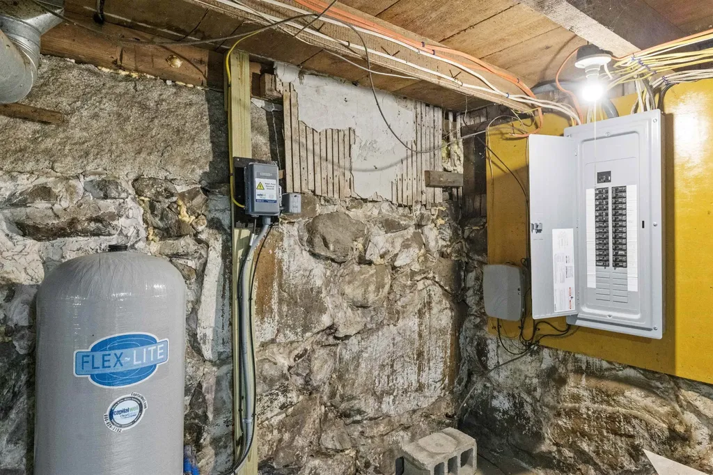 18 Cilleyville Road Andover NH 03216