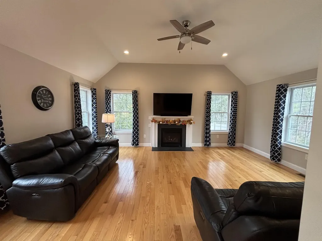 5 Sheldon Road Derry NH 03038