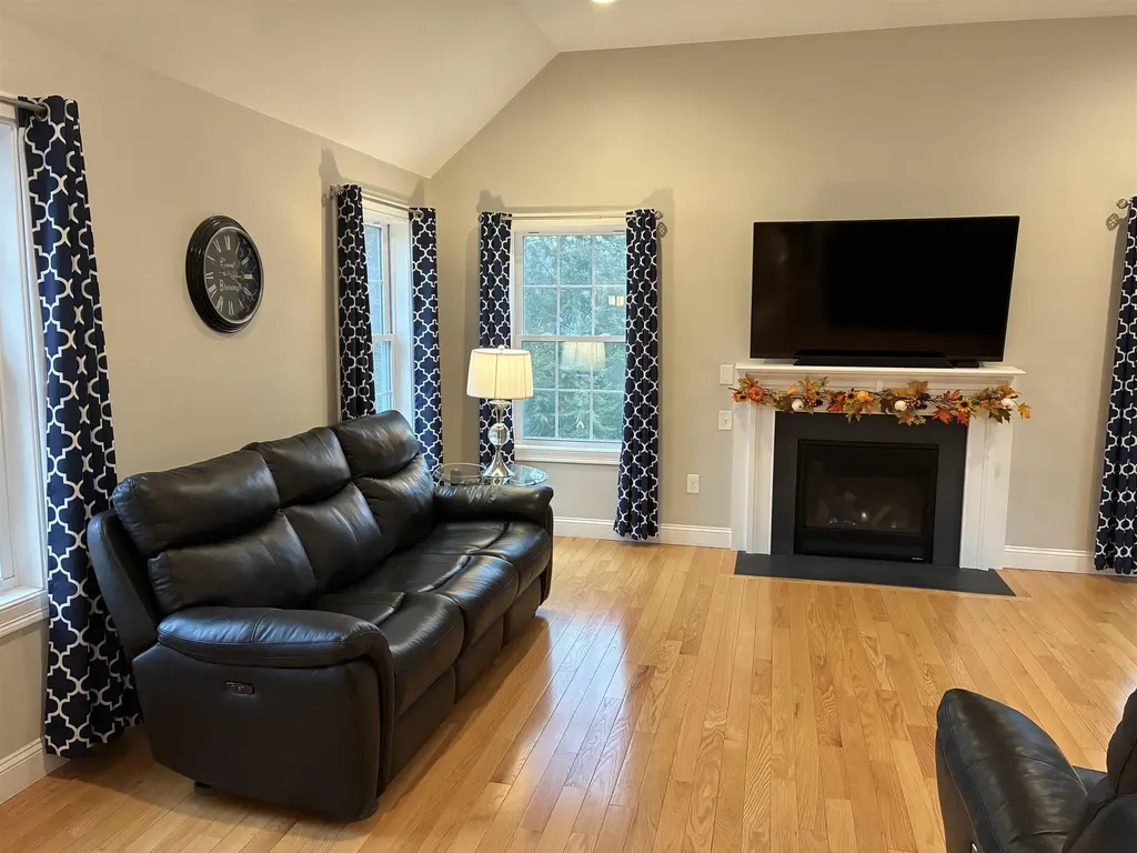 5 Sheldon Road Derry NH 03038