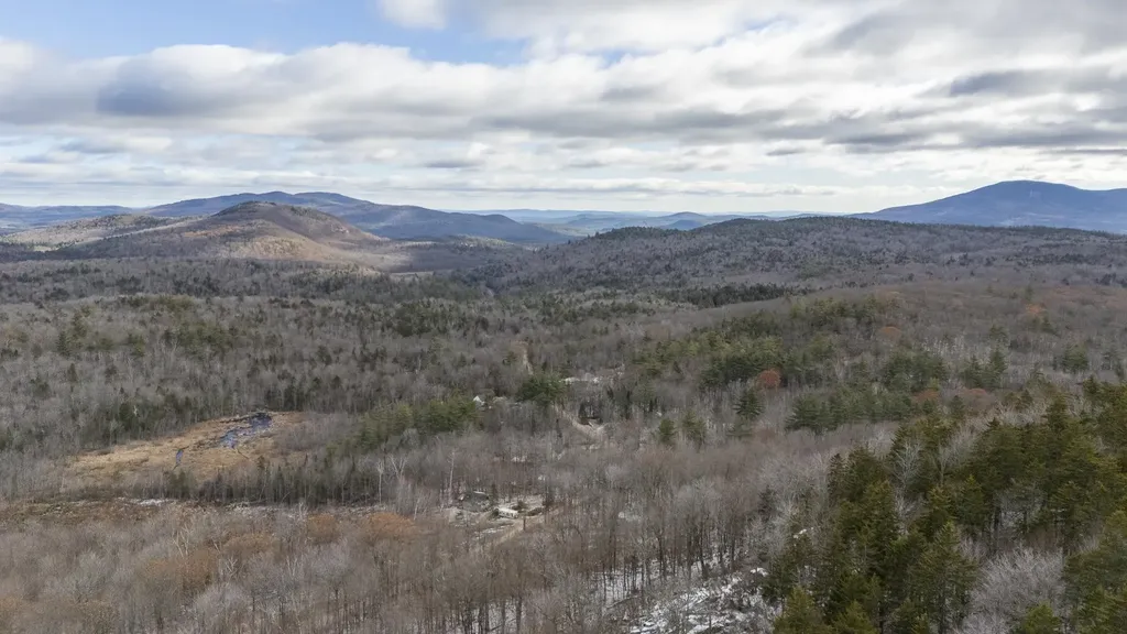 163 Quaker Path Wilmot NH 03287