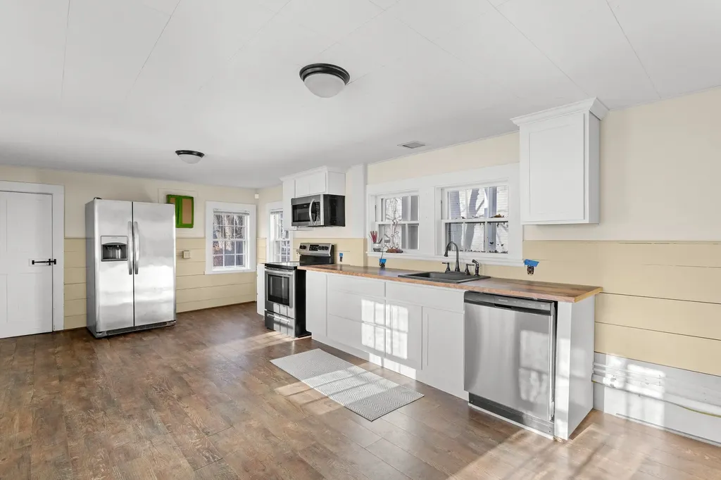 80 Lafayette Road Hampton Falls NH 03844