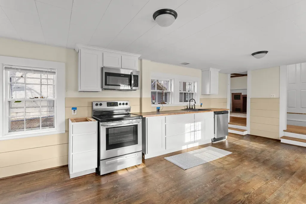 80 Lafayette Road Hampton Falls NH 03844