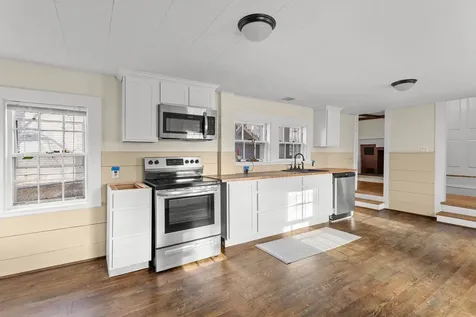 80 Lafayette Road Hampton Falls NH 03844