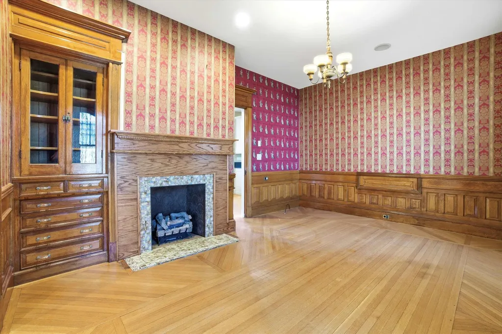 631 Lake Avenue Manchester NH 03103