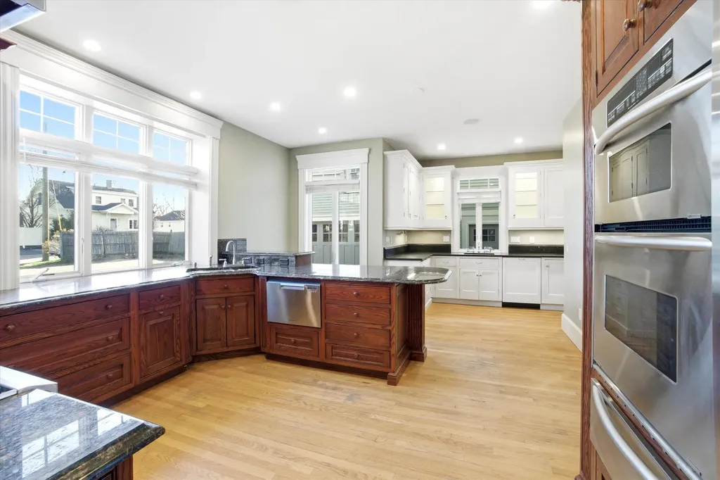 631 Lake Avenue Manchester NH 03103