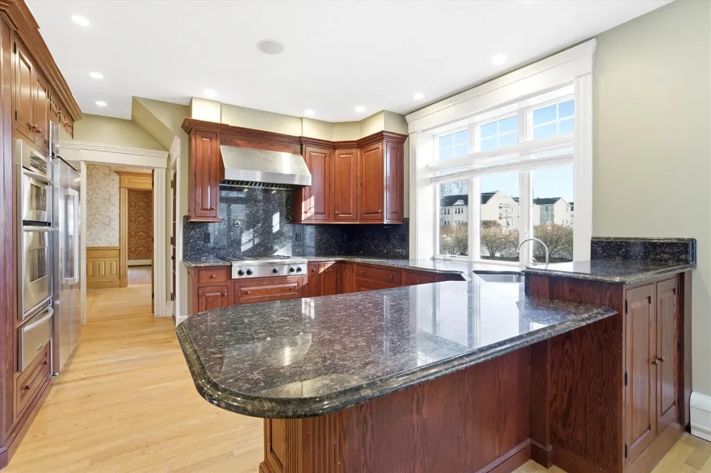 631 Lake Avenue Manchester NH 03103