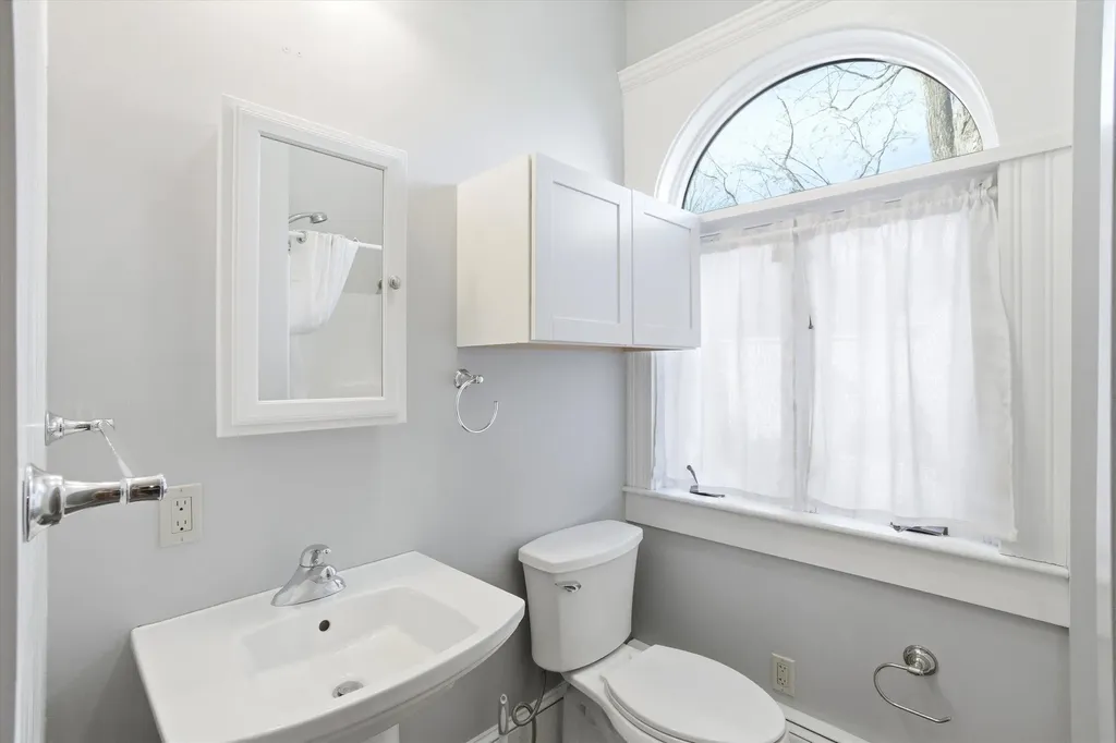 631 Lake Avenue Manchester NH 03103