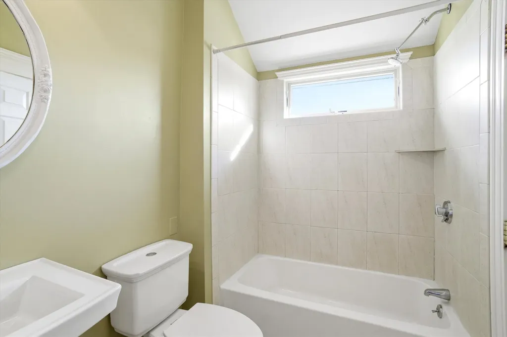 631 Lake Avenue Manchester NH 03103