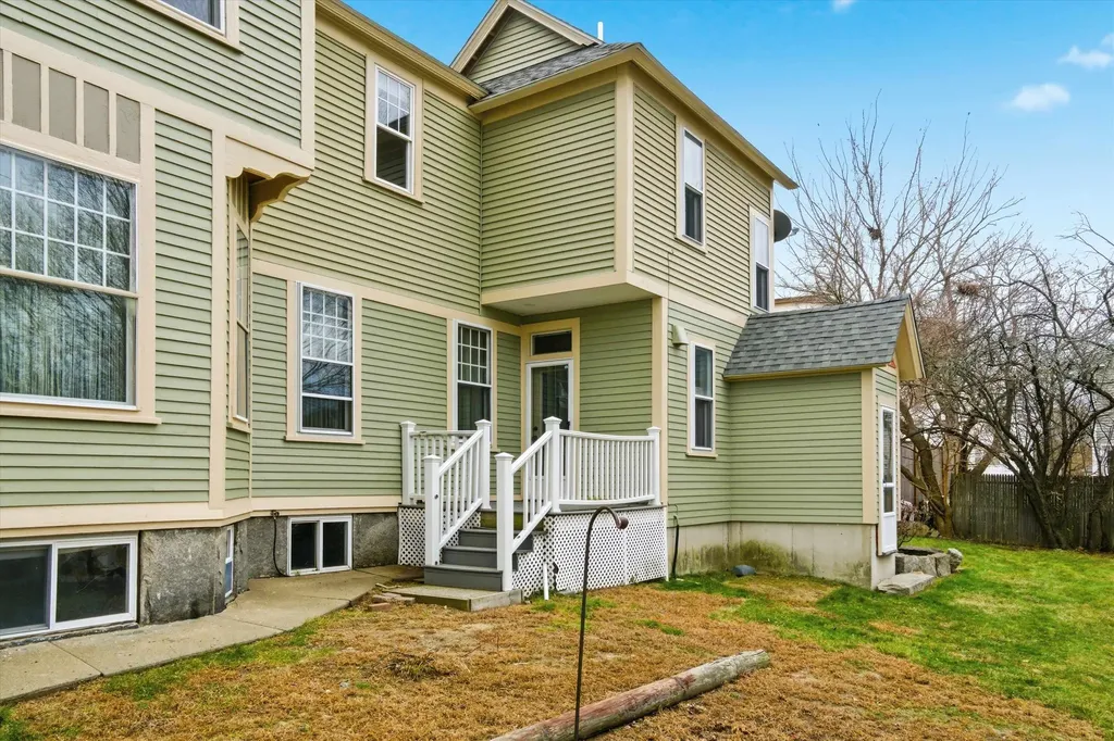 631 Lake Avenue Manchester NH 03103