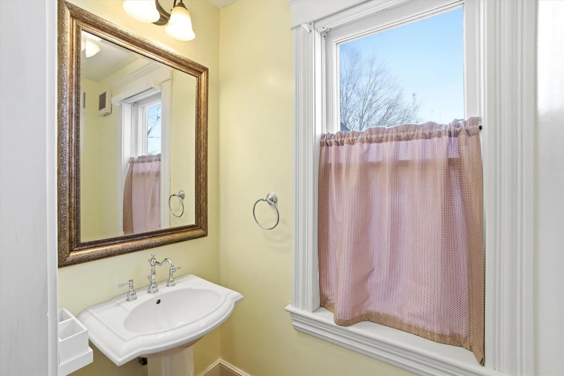 631 Lake Avenue Manchester NH 03103