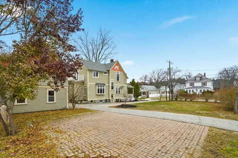 631 Lake Avenue Manchester NH 03103