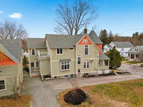 631 Lake Avenue Manchester NH 03103