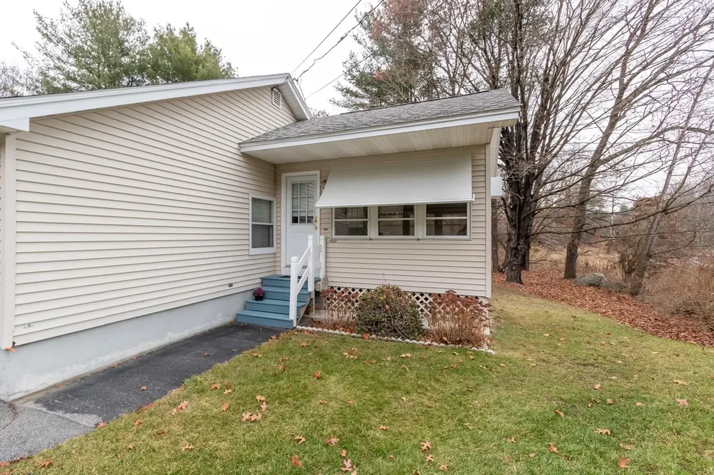 1 Currier Road Pelham NH 03076