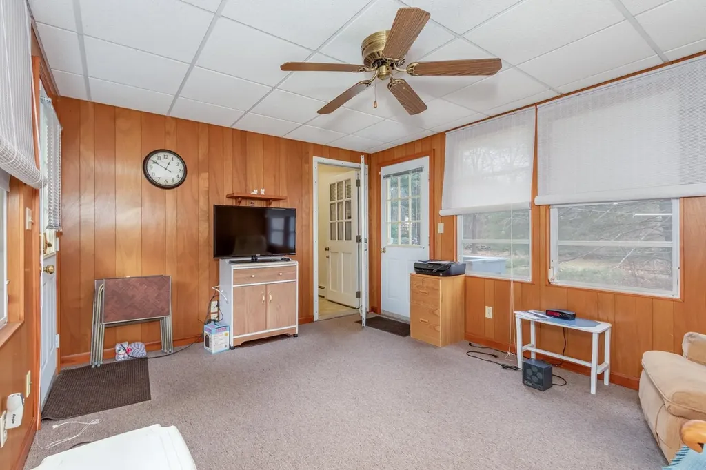 1 Currier Road Pelham NH 03076