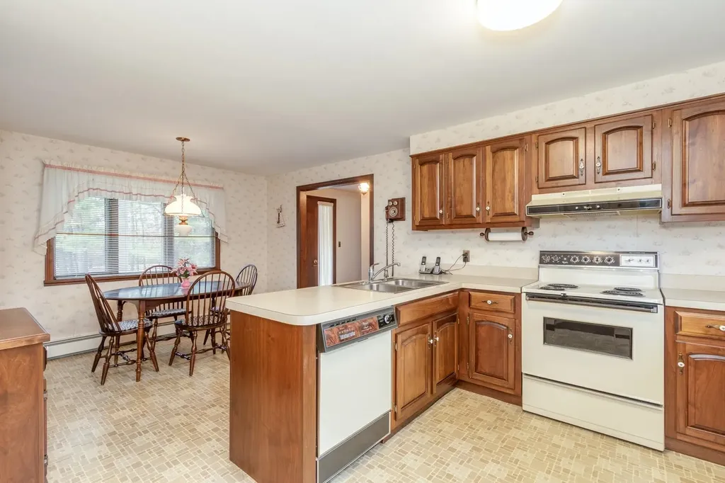 1 Currier Road Pelham NH 03076