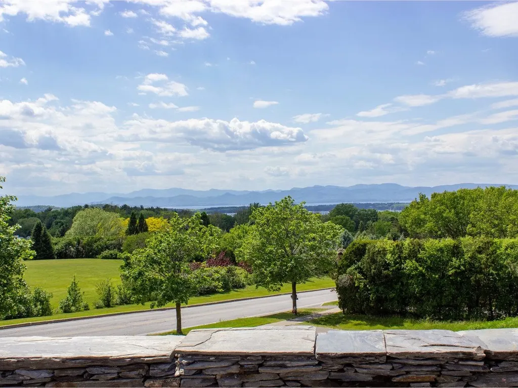 34 Knoll Circle South Burlington VT 05403