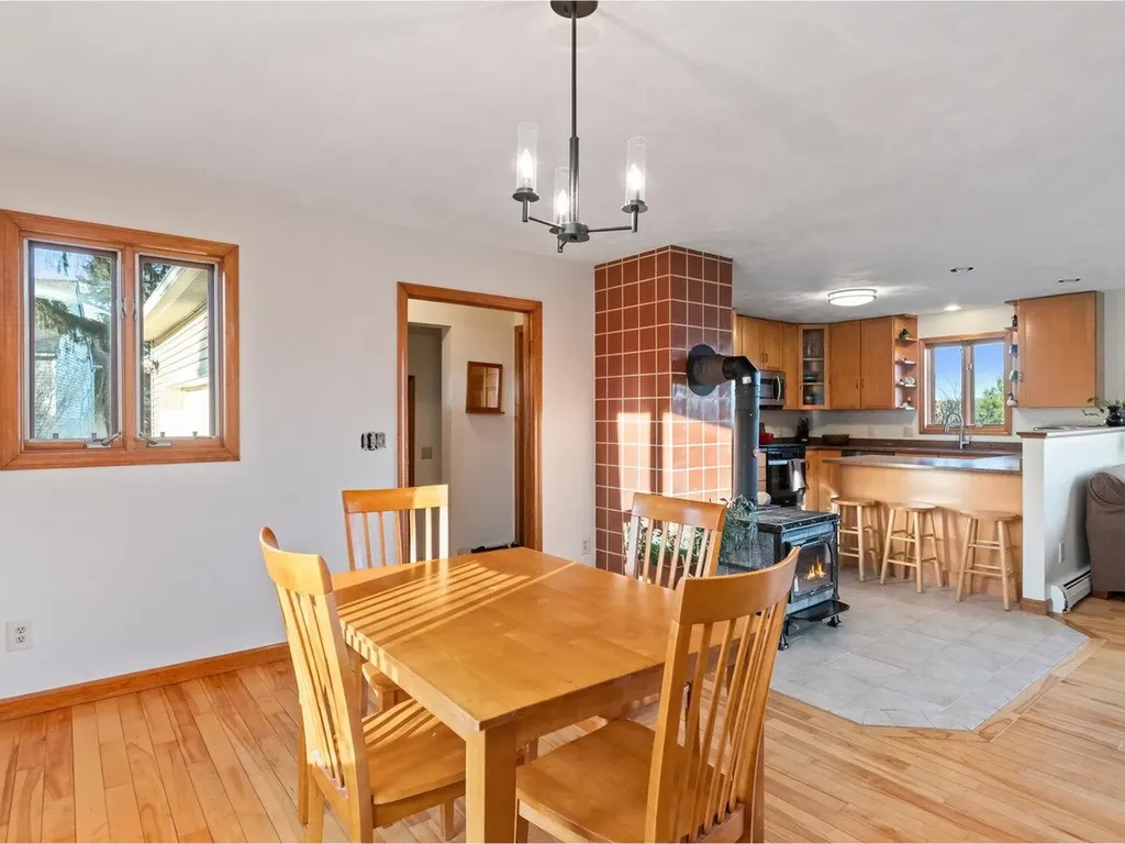 34 Knoll Circle South Burlington VT 05403