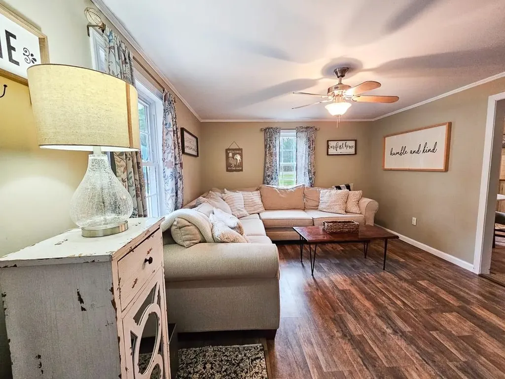 62 Mast Road Epping NH 03042