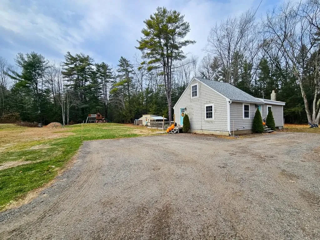 62 Mast Road Epping NH 03042