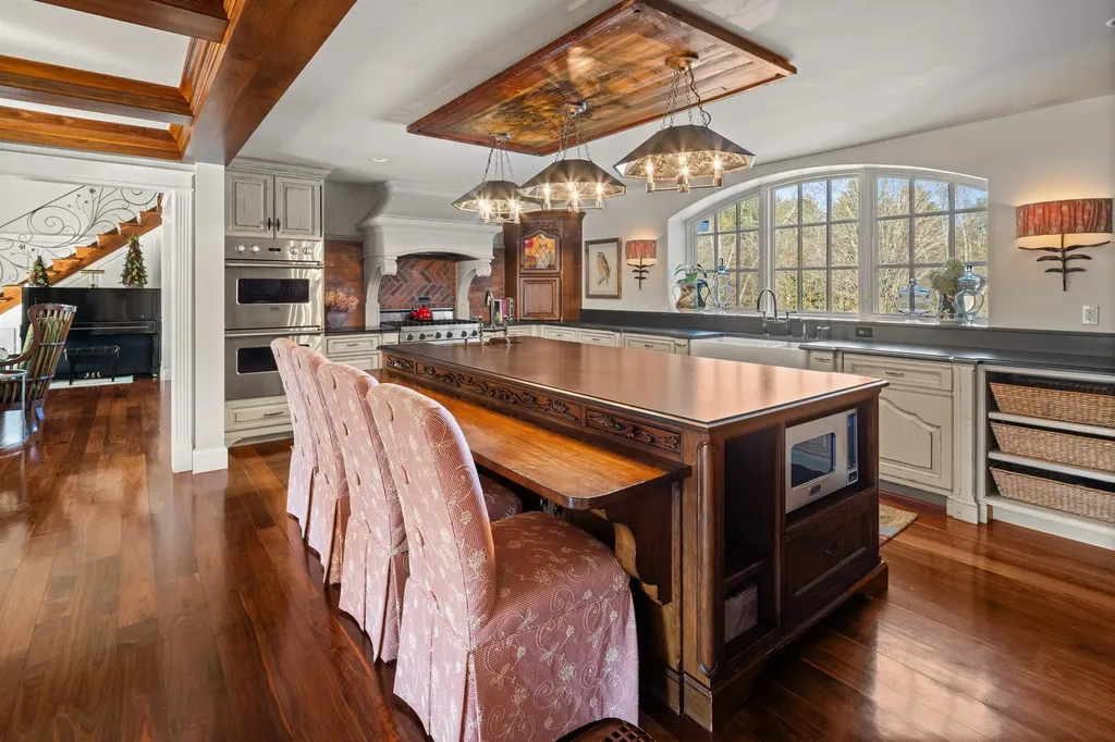 64 Needle Leaf Lane Stowe VT 05672